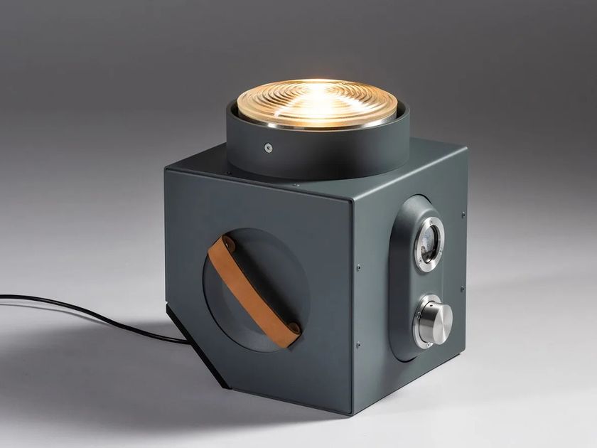 Re-Volt
LIGHT MACHINE
LED powder coated aluminium floor lamp