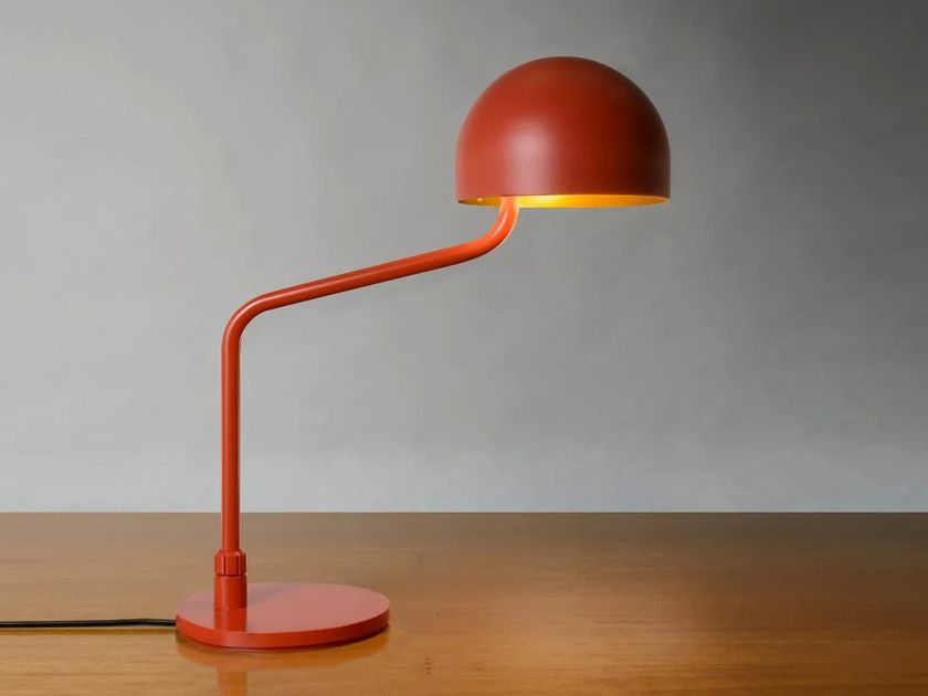 Re-Volt
OFFICER FOOT
LED powder coated aluminium desk lamp