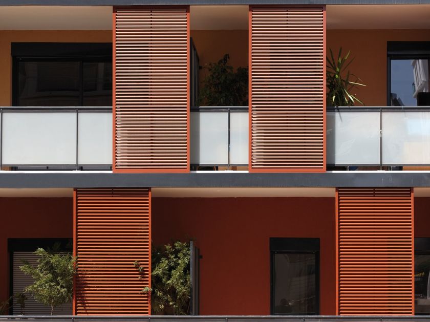 RENSON
LOGGIA
Adjustable sliding wooden solar shading