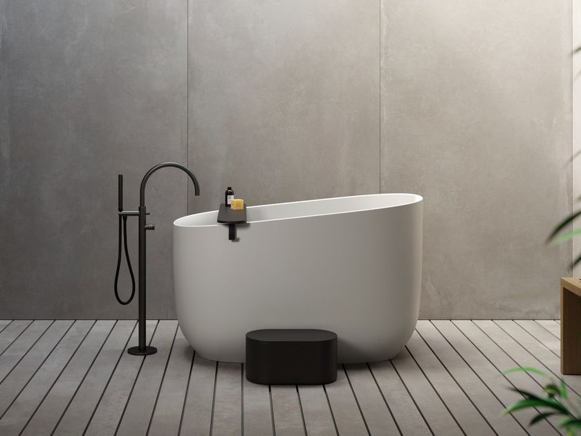 Rexa
DIP
Seated freestanding oval Korakril™ bathtub