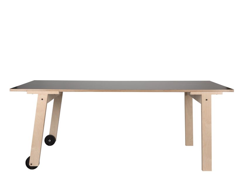 RFORM
FLAT
Rectangular wooden table with castors