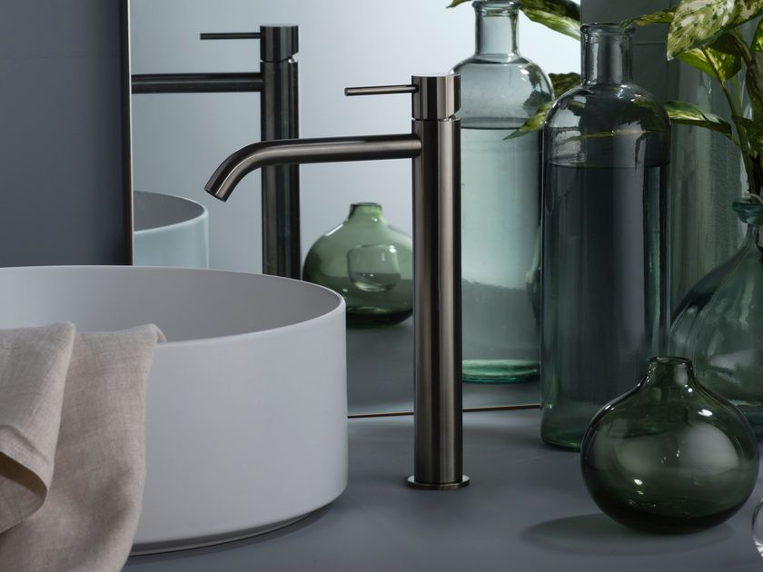 RITMONIO
DIAMETRO35 IMPRONTE
High single handle countertop washbasin mixer