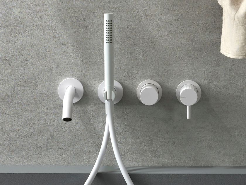RITMONIO
DIAMETRO35 IMPRONTE
Single handle bathtub mixer with hand shower