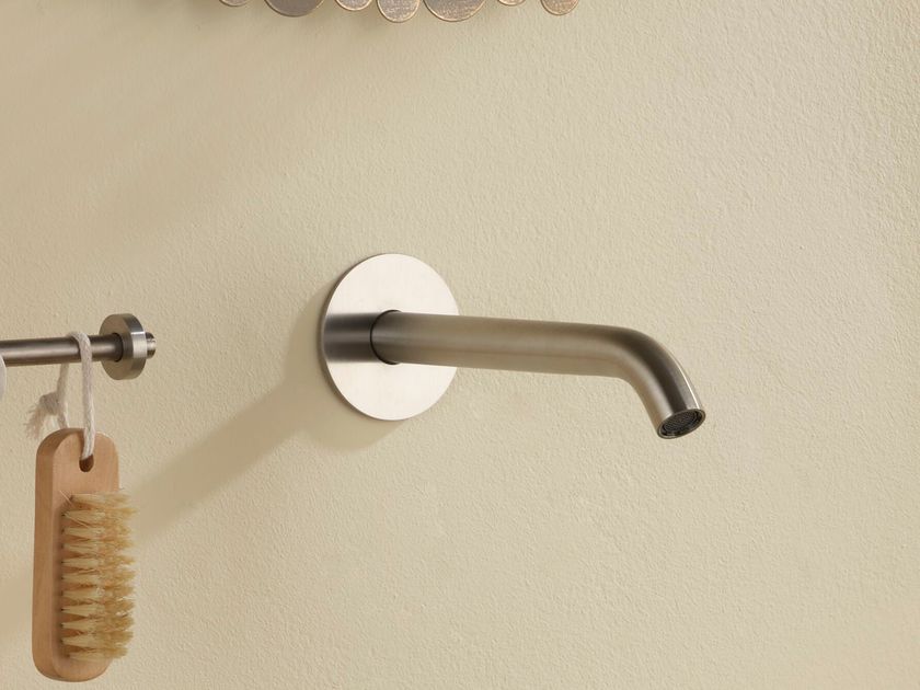 RITMONIO
DIAMETRO35 INOX CONCRETE
Wall-mounted stainless steel sink spout