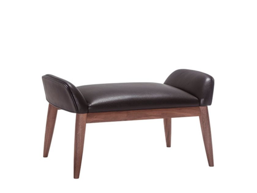 Ritzwell
BEATRIX
Upholstered leather footstool