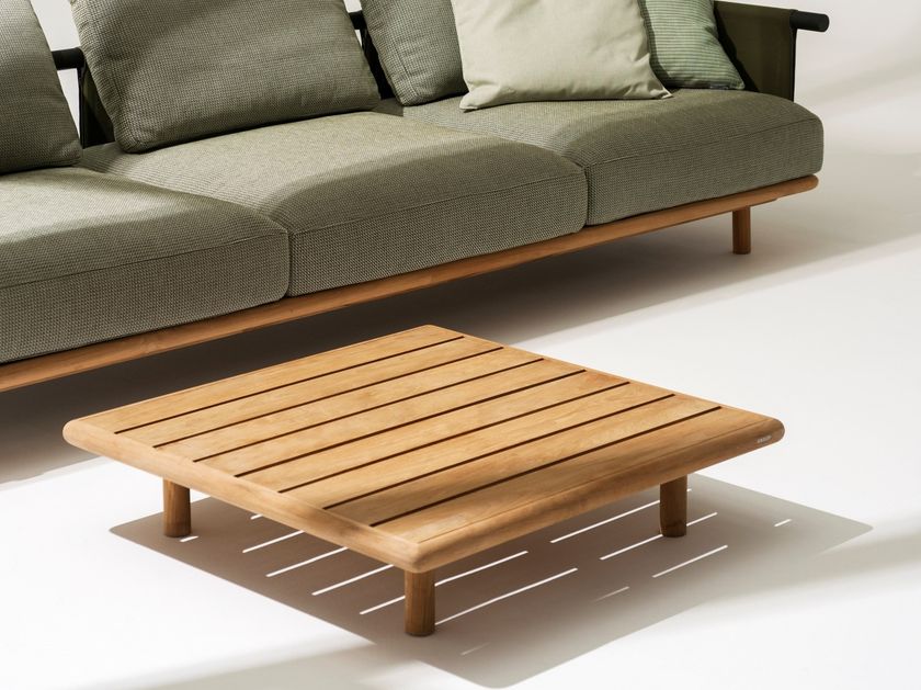 RODA
EDEN
Low square teak garden side table