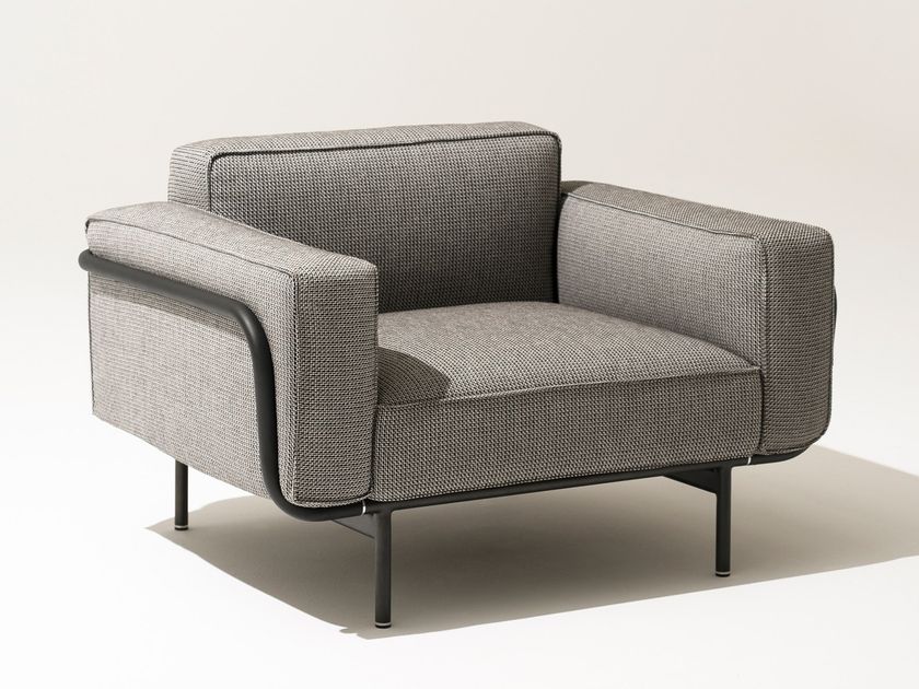 RODA
ESTENDO
Fabric garden armchair with armrests