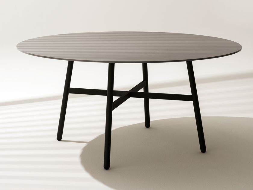 RODA
GAMMA
Round garden table