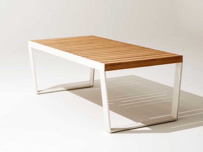 RODA
SPINNAKER
Rectangular extending garden table