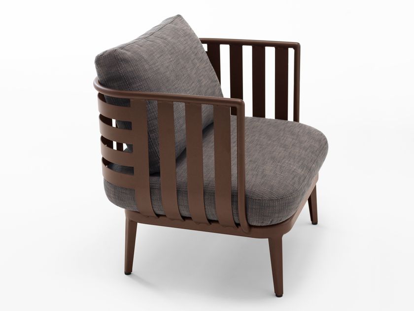RODA
THEA
Aluminium garden armchair with armrests