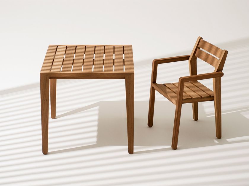 RODA
ZANIA
Square iroko garden table
