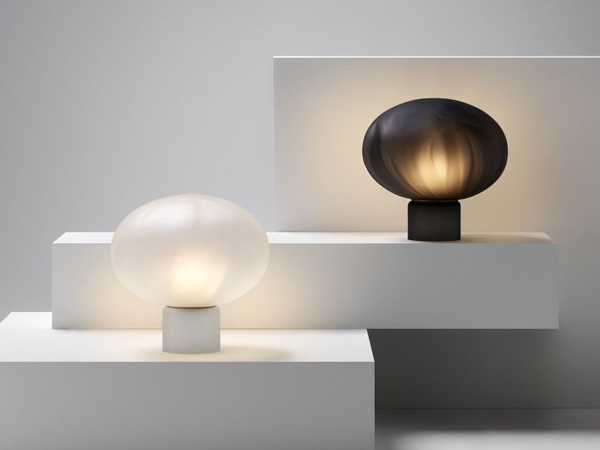 Ross Gardam
MÉNE
LED glass and aluminium table lamp