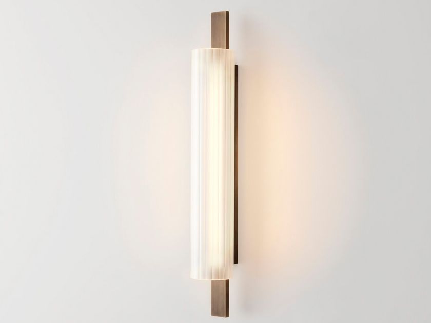 Ross Gardam
VOLANT
LED brass wall lamp