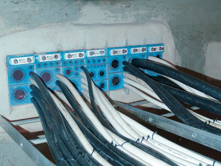 ROXTEC SERIES B - Система крепления и поддержки для оборудования и машин