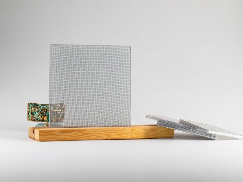 SAATI
SAATIstyle® HexagonAL
3D metalized mesh for interior applications with laminated glass