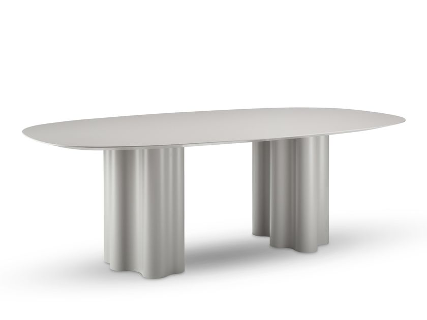 Saba Italia
TEATRO MAGICO
Oval table with polyurethane base and lacquered MDF top