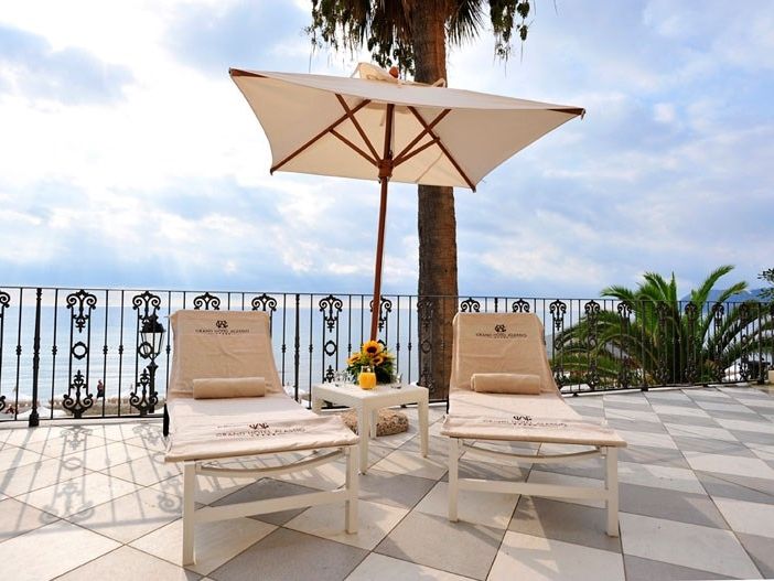 Scolaro Parasol
PALLADIO STANDARD
Square iroko Garden umbrella