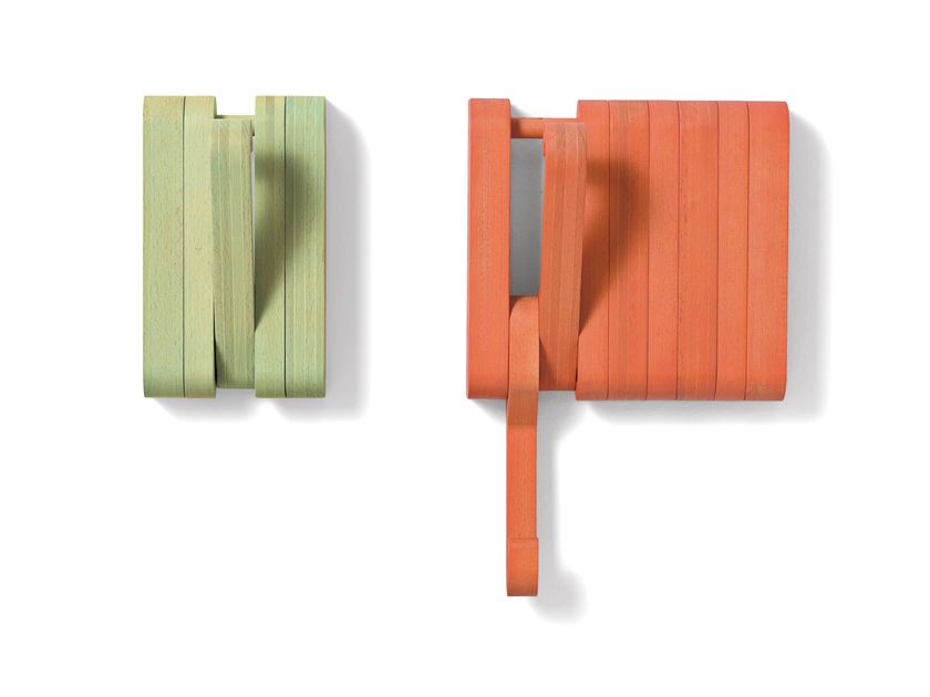 SCULPTURES JEUX
HIDDEN
Wall-mounted solid wood coat rack
