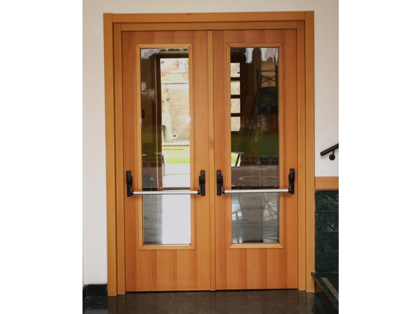 Sebino Chiusure
REI 120
Wood and glass Emergency exit door