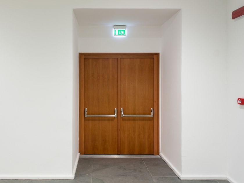 Sebino Chiusure
REI 60
Wooden Emergency exit door