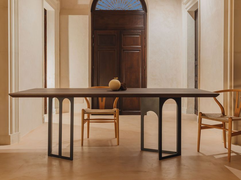 Second-Studio
PORTICO
Dining table with heat-treated oak veneer top