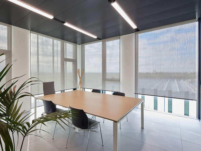 SERGE FERRARI
SOLTIS® TOUCH
Technical fabric for interior roller blinds