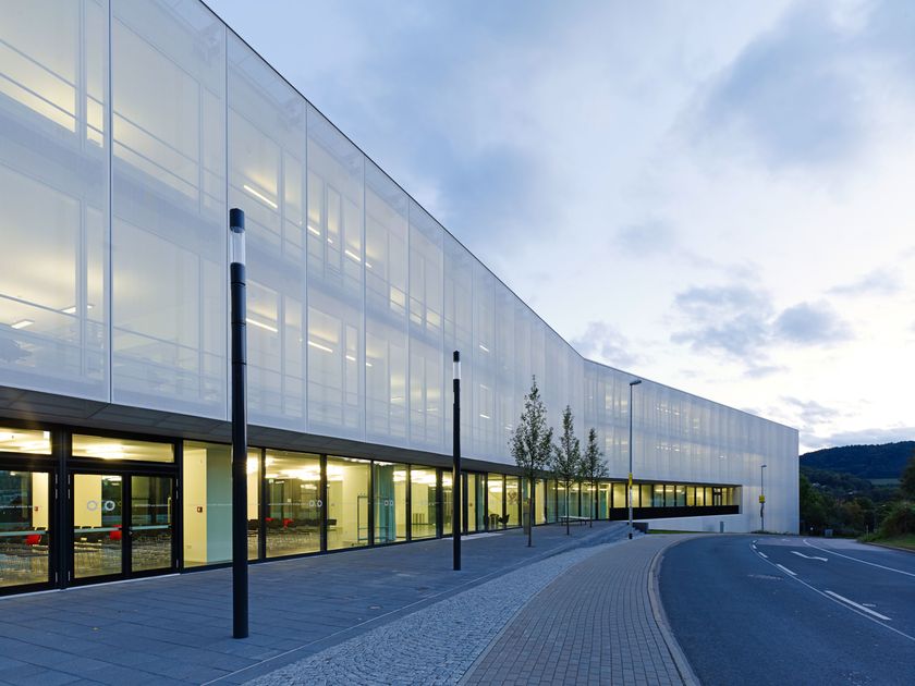 SERGE FERRARI
TENSEO® FRONTSIDE® GFM 21
Textile facade