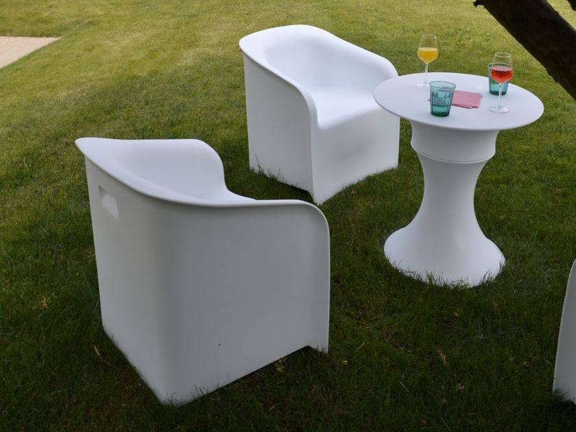 Servetto
LADY
Plastic garden armchair with armrests