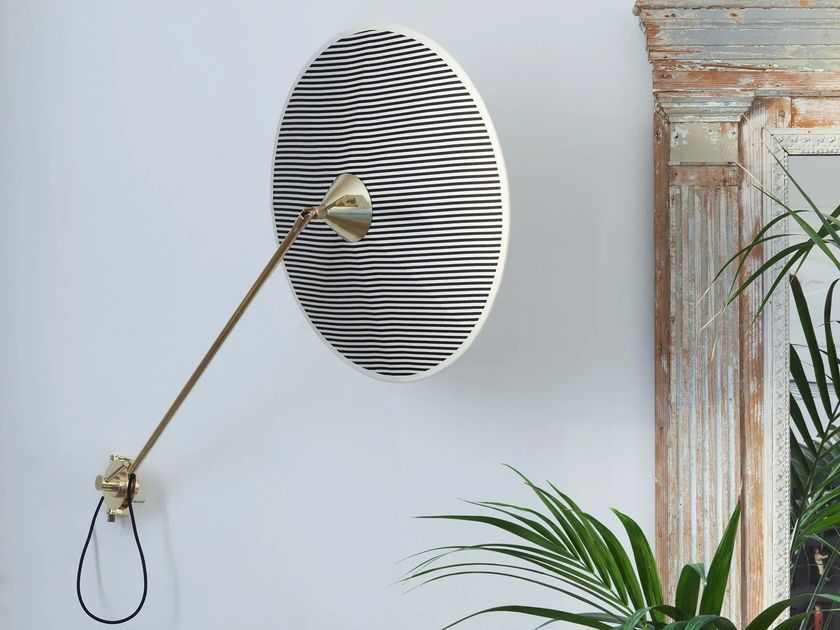 SERVOMUTO
PORTOFINO
Adjustable fabric wall lamp
