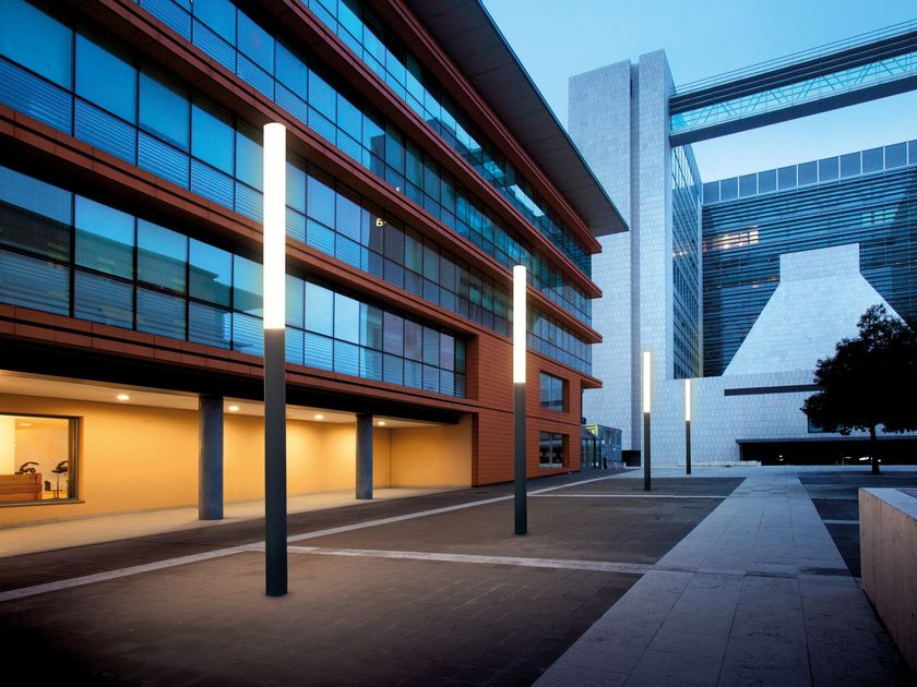 SIMES
CIGARETTE
Street lamp