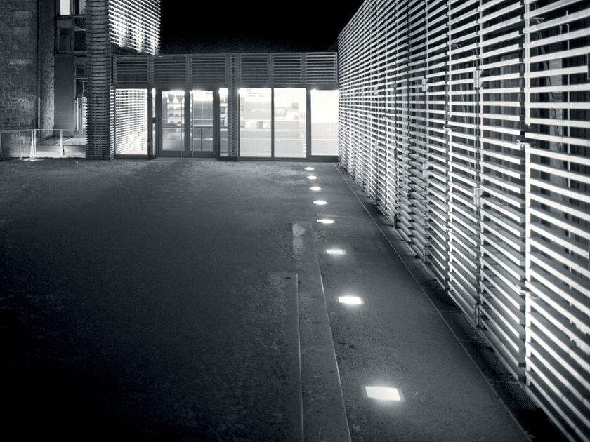 SIMES
ZIP COMFORT
LED outdoor steplight