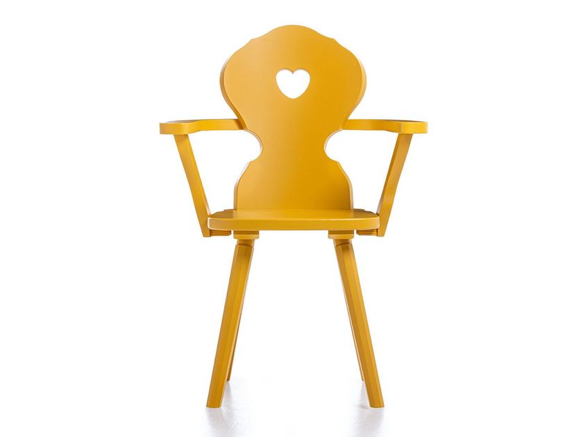 SIPA
MONACO
Wooden chair with armrests