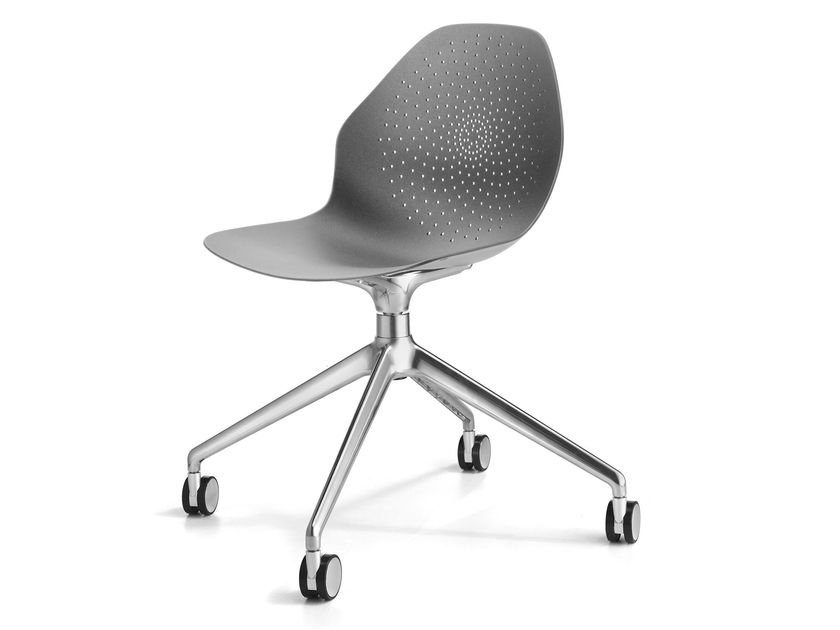 SITIA
KLERA
Swivel die cast aluminium chair with castors