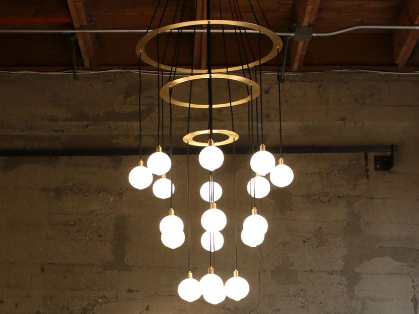 SkLO
DRAPE CIRCLE 18
LED glass and brass pendant lamp