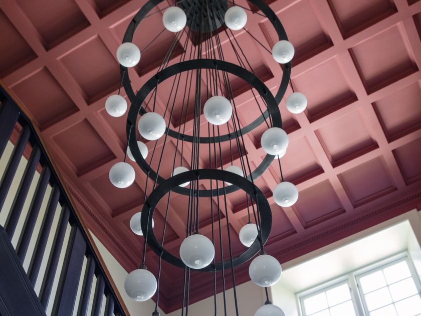 SkLO
DRAPE CIRCLE 28
LED glass and brass pendant lamp