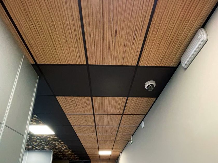 Sky-Tile®
COMPOSIT WOOD
Sound absorbing rock wool ceiling panels with wood effect