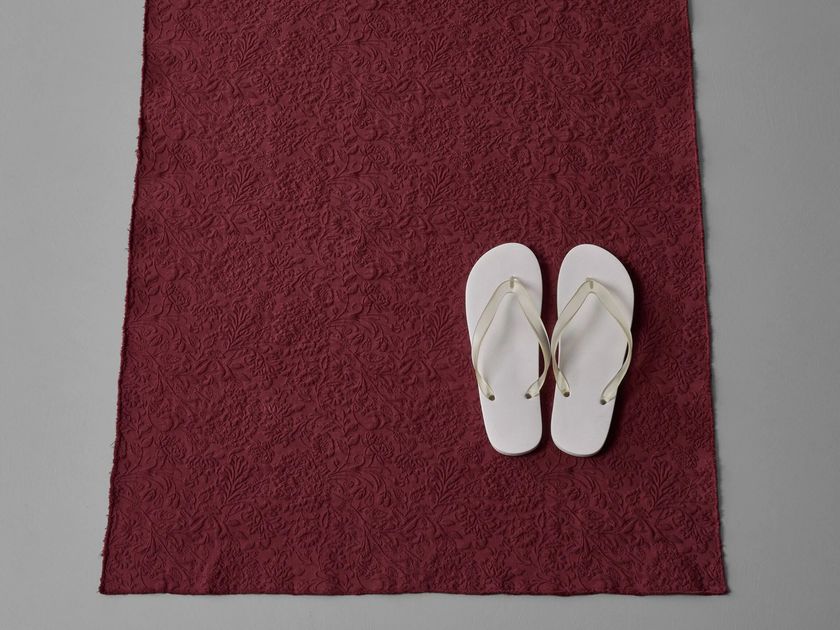 Society Limonta
BUTÌ FLOR
Solid-color cotton bath mat with floral pattern