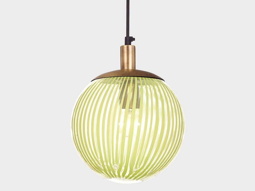 Sogni Di Cristallo
BALL #024
Handmade blown glass pendant lamp