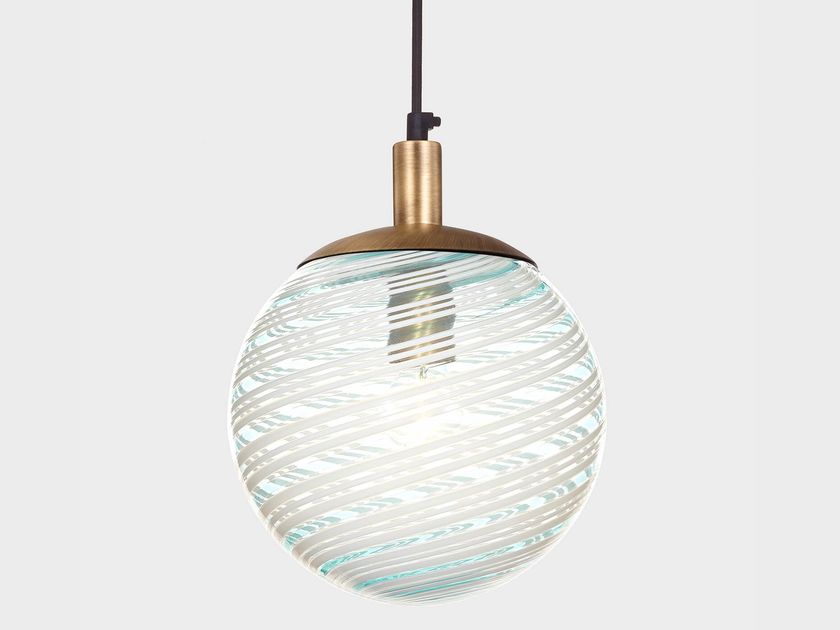 Sogni Di Cristallo
BALL #027
Handmade blown glass pendant lamp
