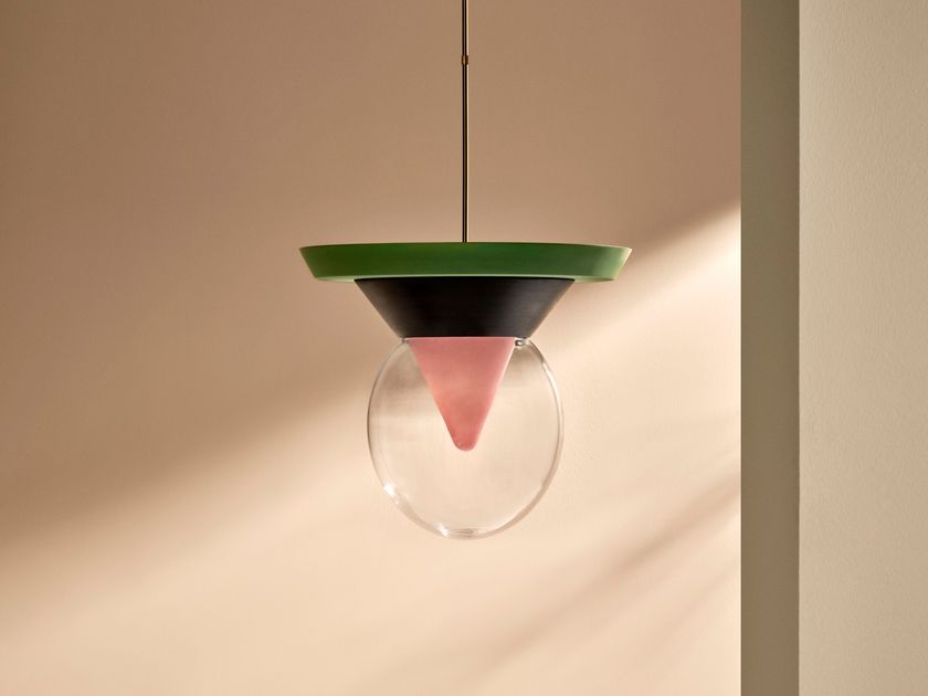 Sphaer
BIA
Pendant lamp in ceramic and blown glass