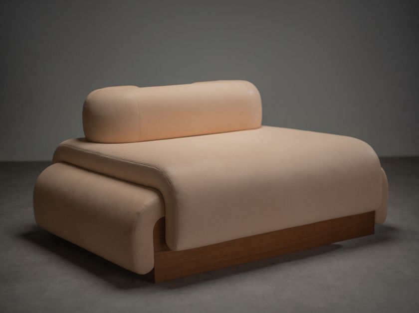 Sphaer
HUGOSA
Leather armchair