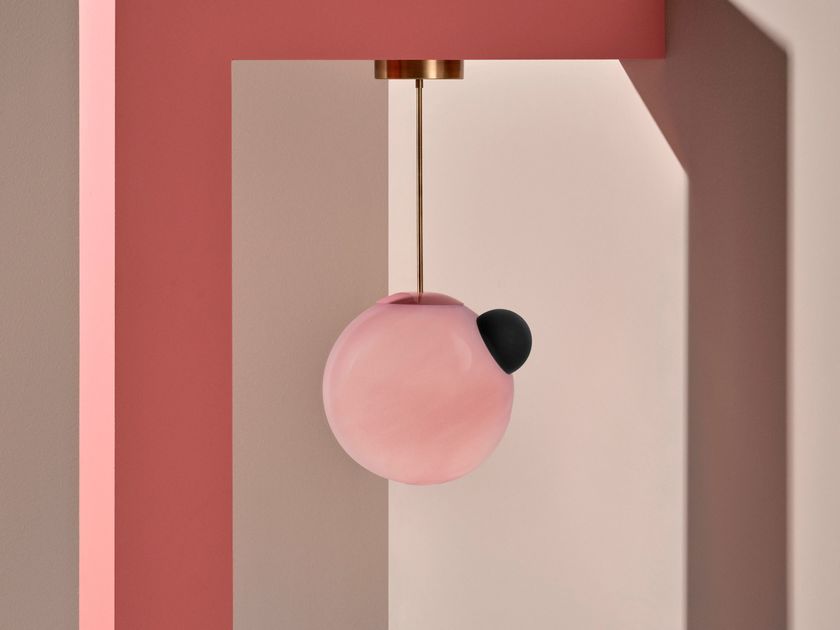 Sphaer
OURANIA
Pendant lamp in ceramic and blown glass