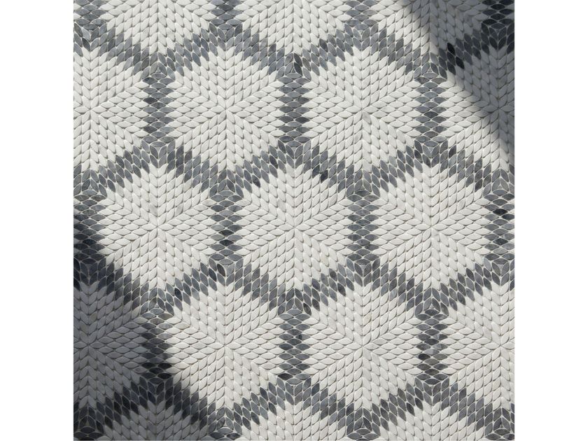 CALACATTA AND BLUESTONE FLORA FLOWER - Мраморная мозаика