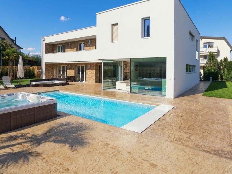Stone International
STAMPED FLOORING
Outdoor concrete continuous flooring
