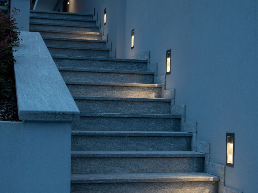 Stral
KANDOVAN
Wall-mounted LED stainless steel steplight