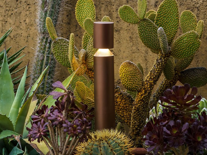 Stral
KHORI
Stainless steel bollard light