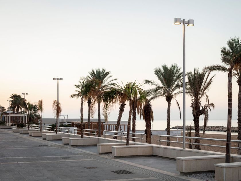 Stral
MOON
Stainless steel street lamp