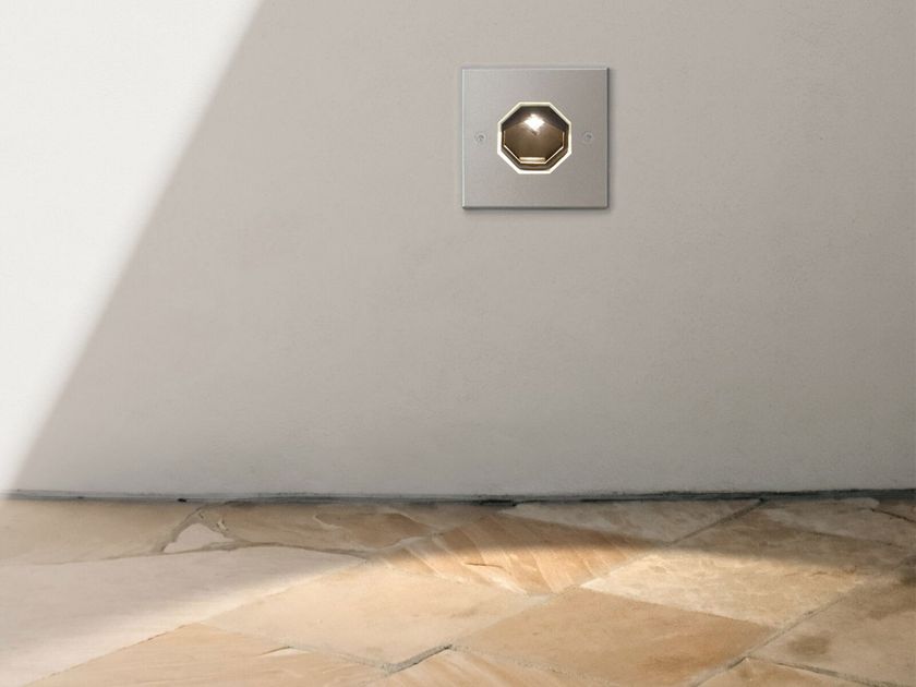 Stral
OTTAGONO
Wall-mounted LED stainless steel steplight