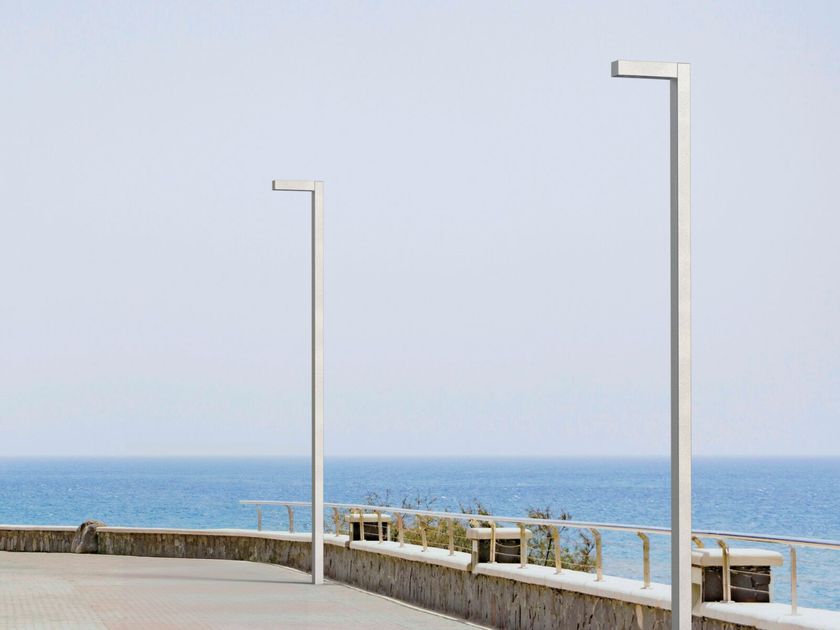 Stral
SHELFIE
Stainless steel street lamp