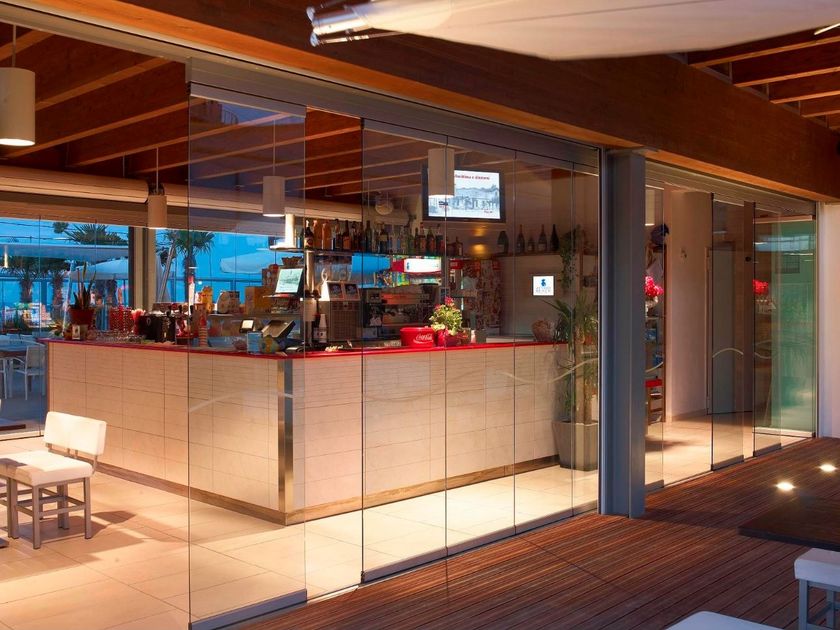 SUNROOM
TUTTOVETRO A PARCHEGGIO
Folding aluminium glass facade